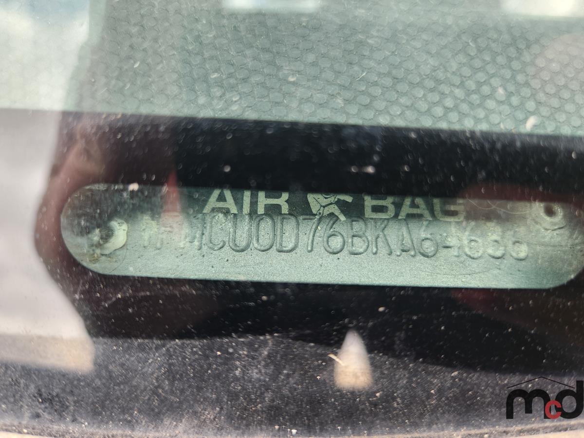 SALVAGE UNIT 2011 Ford Escape SUV (Blue)